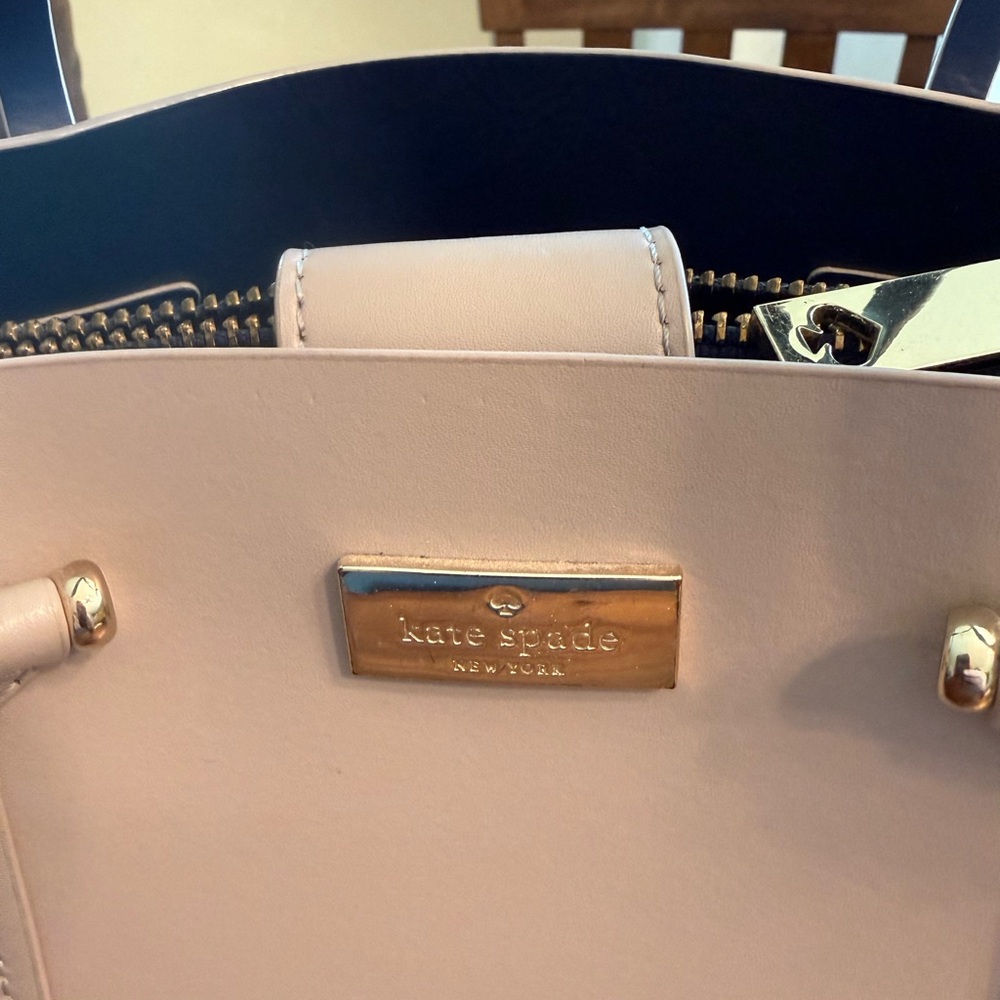 kate spade Pale Pink Shoulder Bag with Navy Trim - Picture 5 of 8